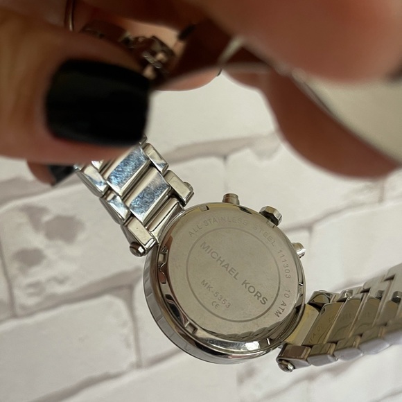 Micheal Kors watch - Picture 5 of 6